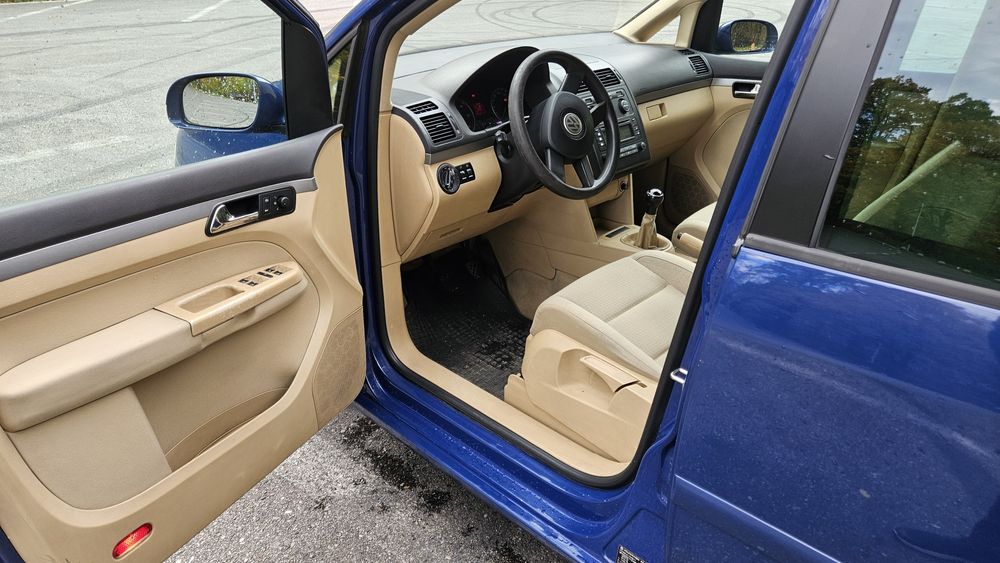 Vând Volkswagen Touran