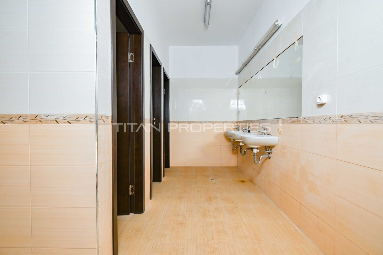 Продава се Офис в София, 7-ми 11-ти километър - 5681 кв.м за 1330 €/кв.м - Снимка #7