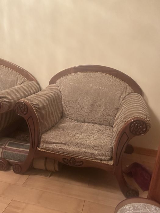 Продаю диван и 2 кресла