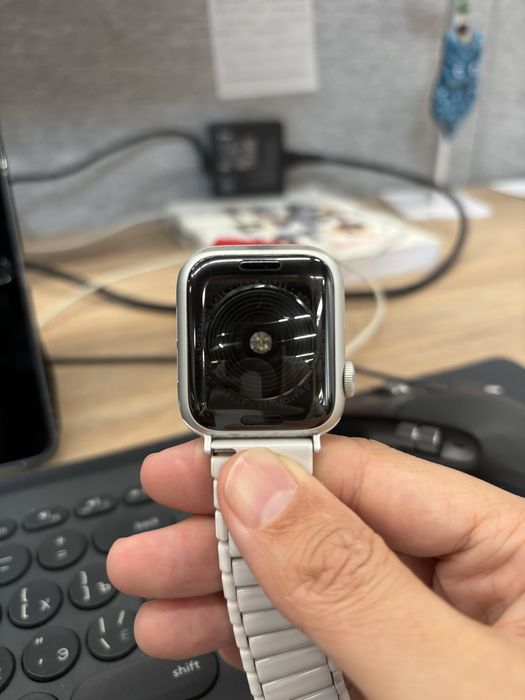 Apple Watch SE 1-го поколенич
