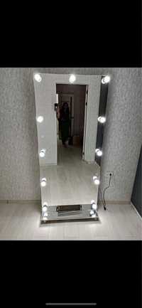 Зеркало с лампочками для салон