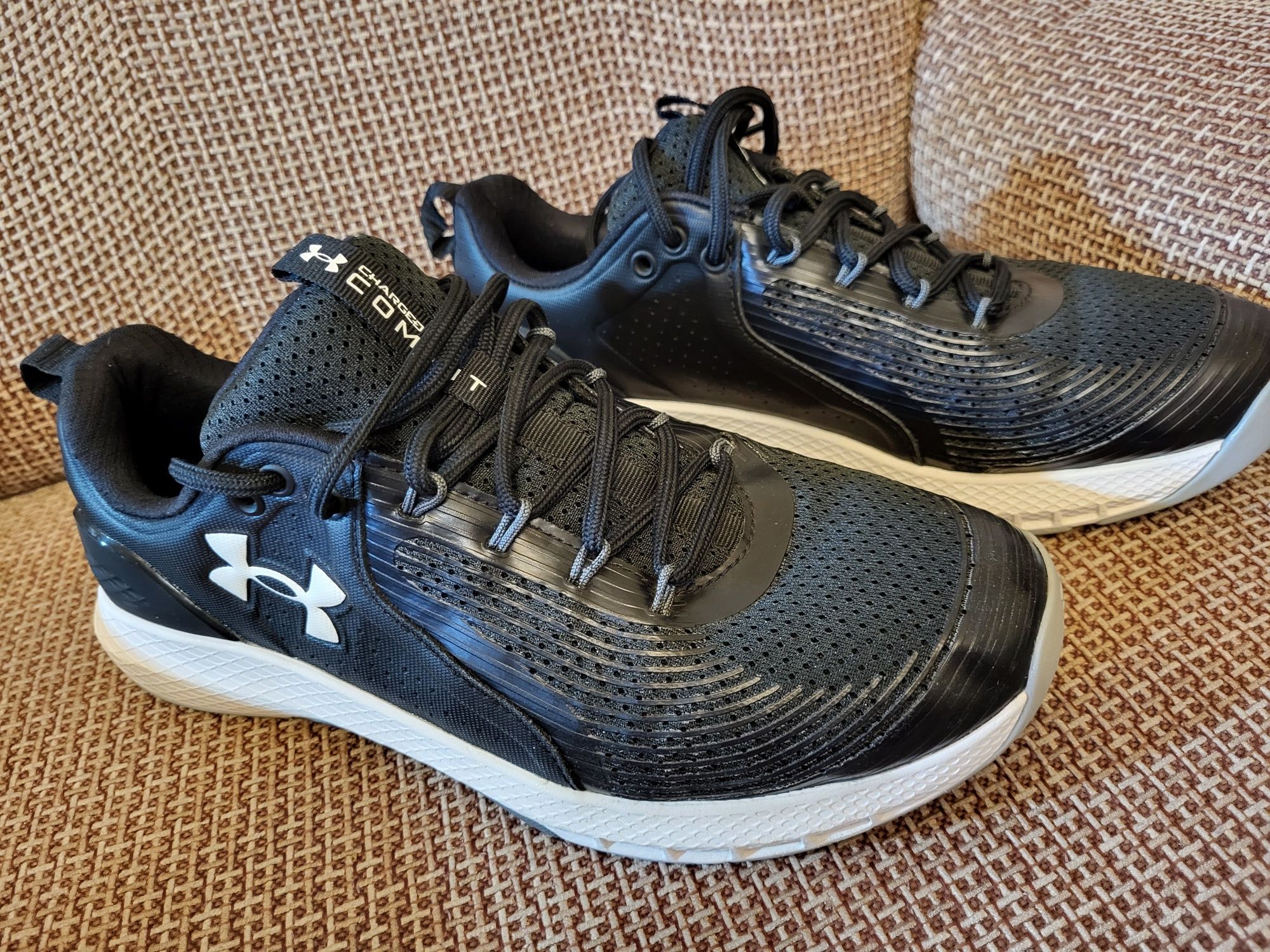 кроссовки мужские Under Armour.