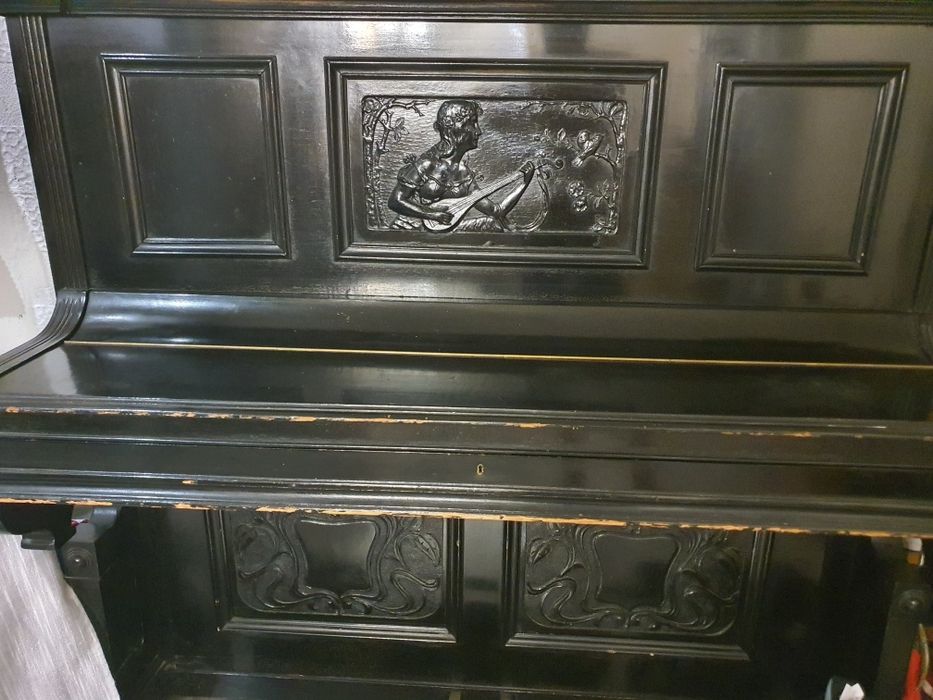 Pianina de colectie Robert Westphal