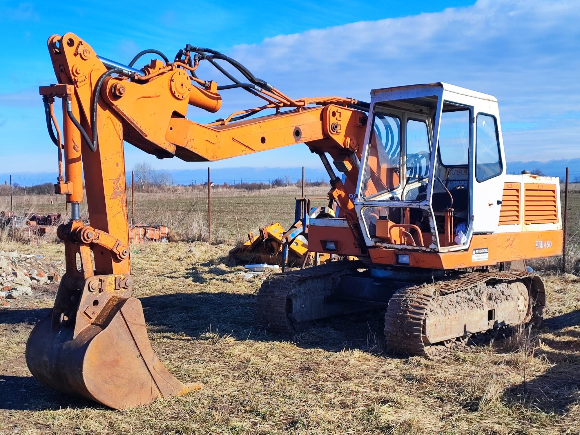 Vând excavator și bobcat mini încărcător