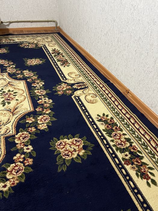 Ковер большой,классный 3/4  28000тг.