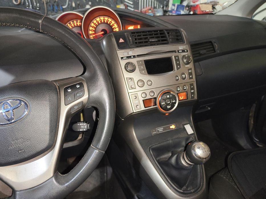 Продавам на части TOYOTA VERSO 1.8 16V 2010 г.