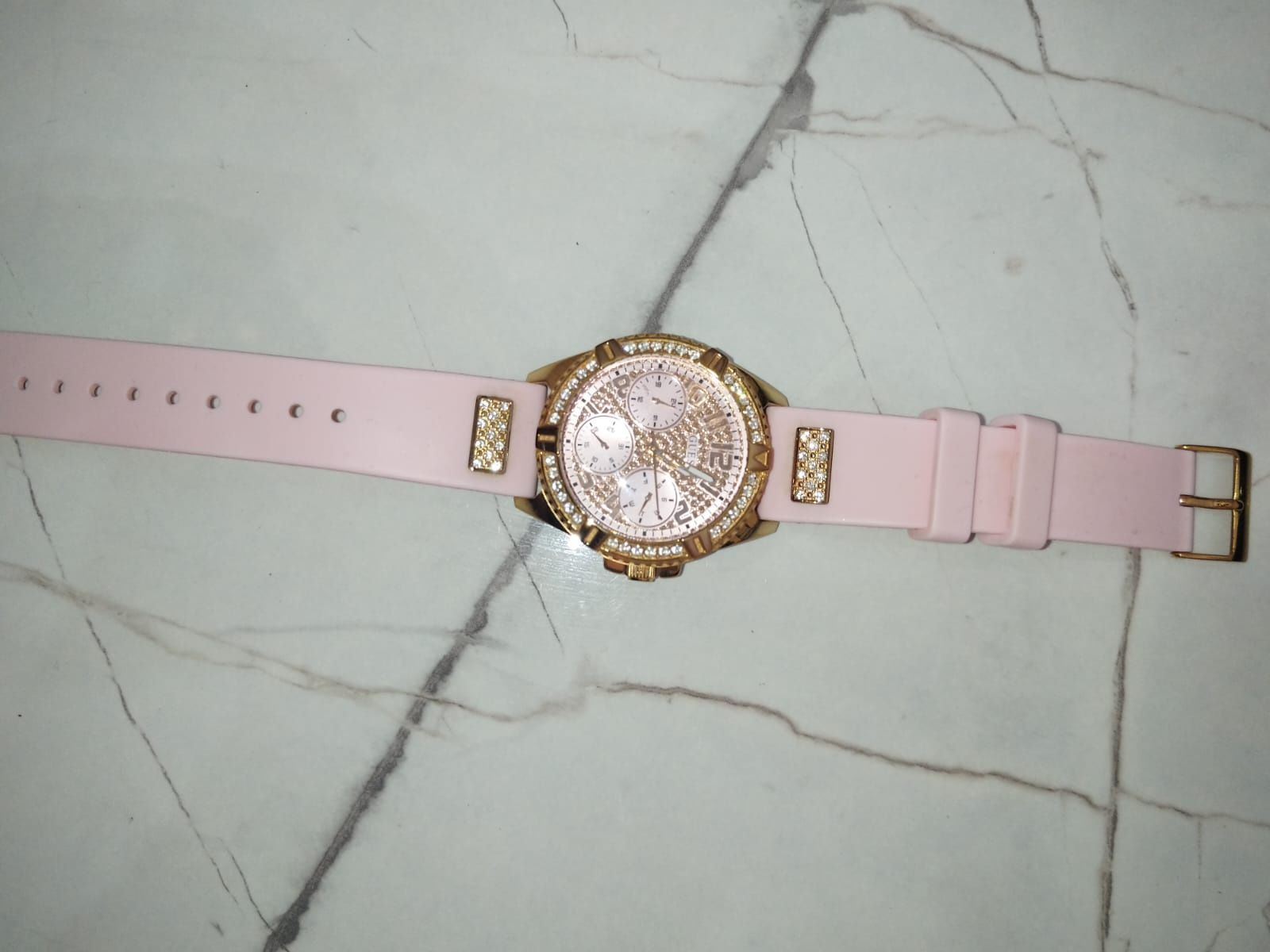 розовые часы guess