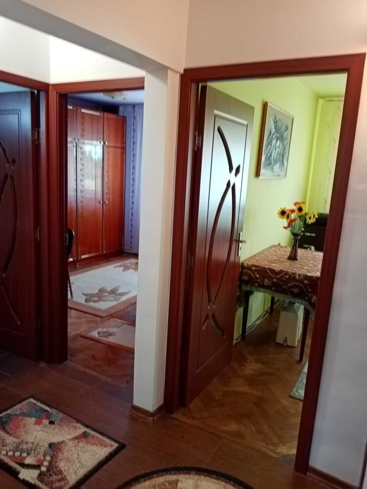 Apartament de vanzare cu 3 dormitoare pe Strada Crangului