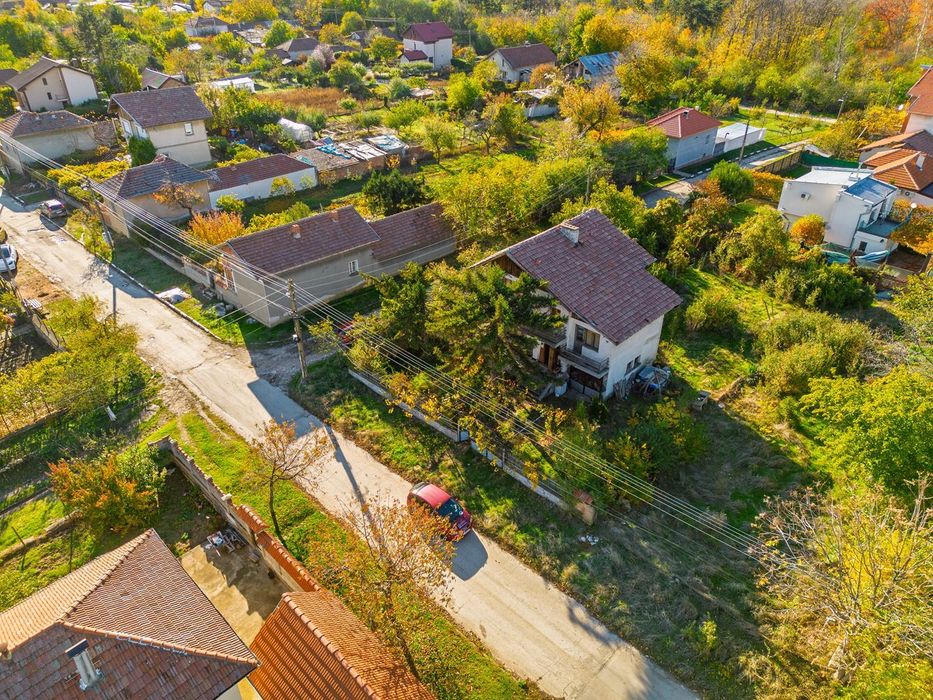 Къща в Плевен, област-с.Гривица площ 150 цена 160000