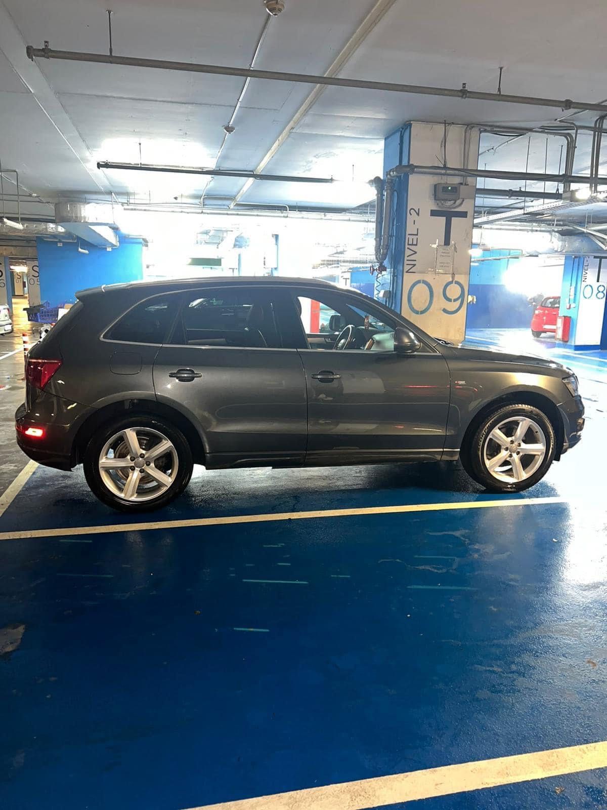 Vând Audi Q5 An 2011