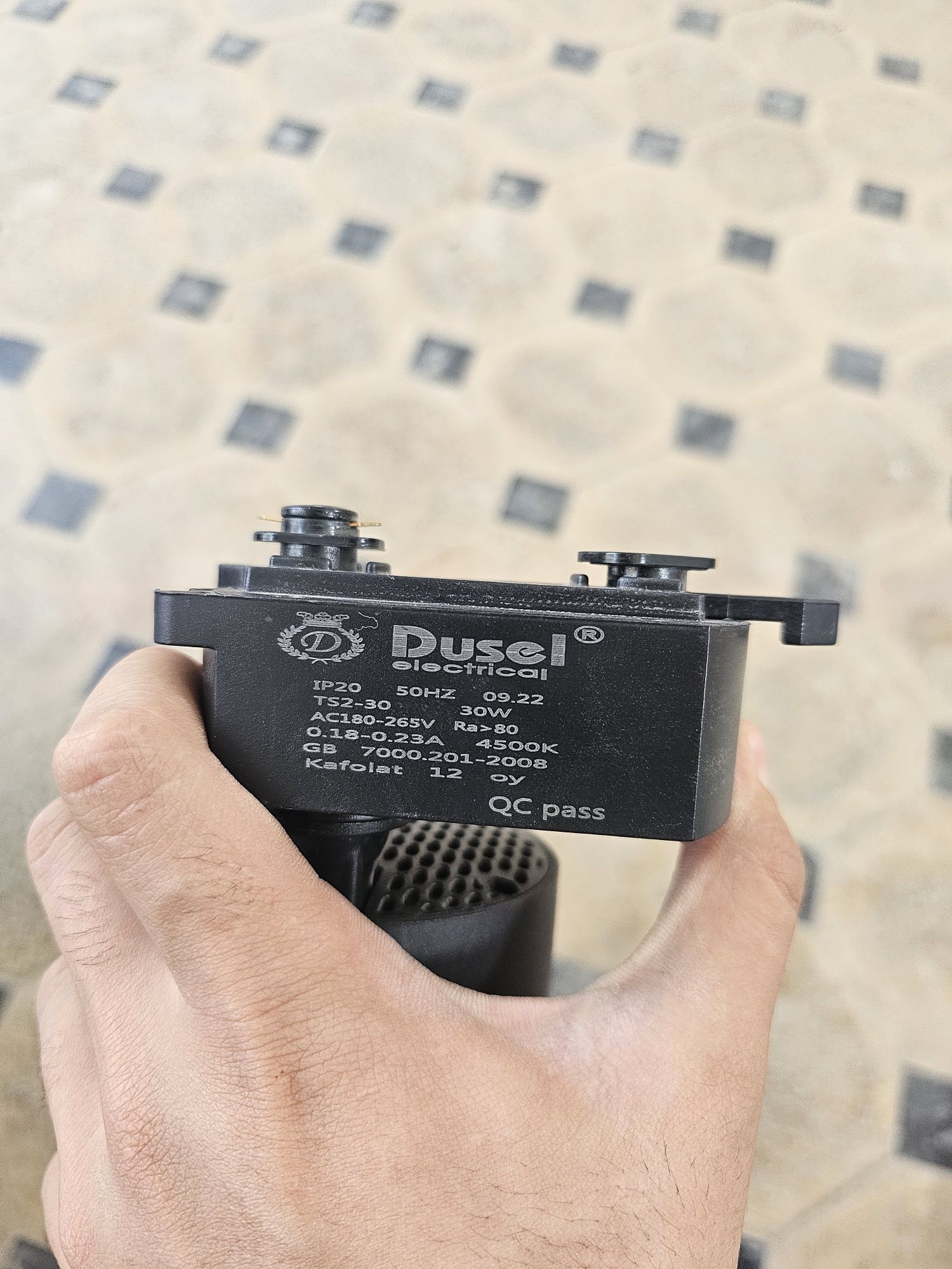 Dusel led rangi qora