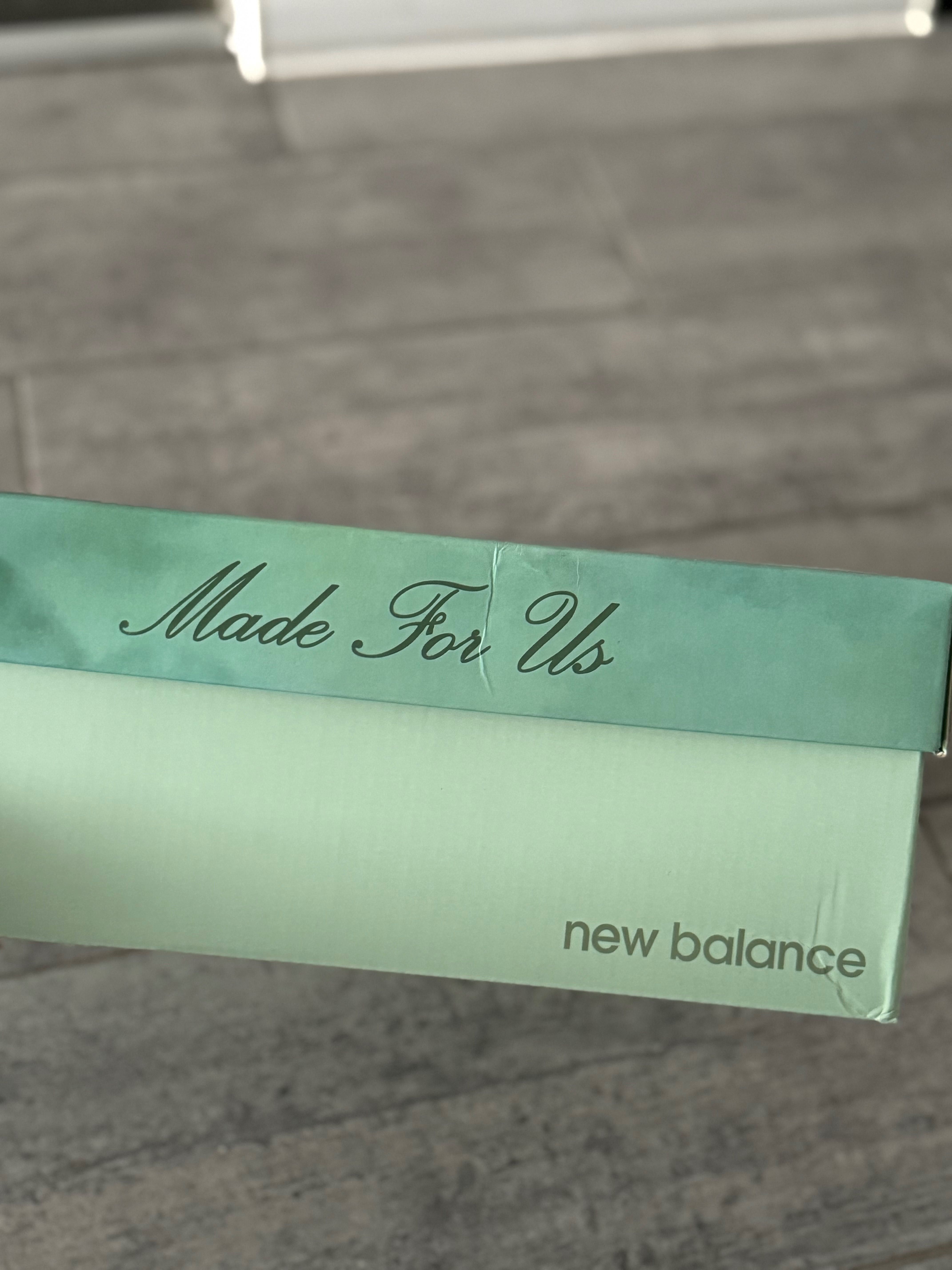 Limited edition  “ Inside voices” New balance 9060