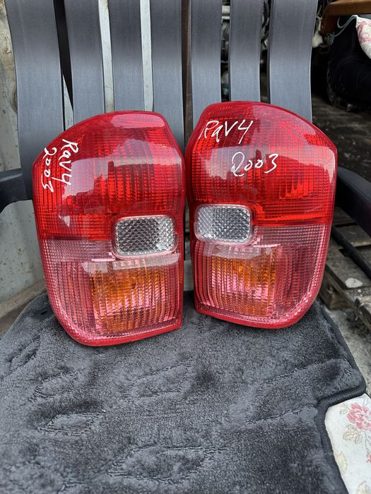 Задние фонари на Toyota RAV 4