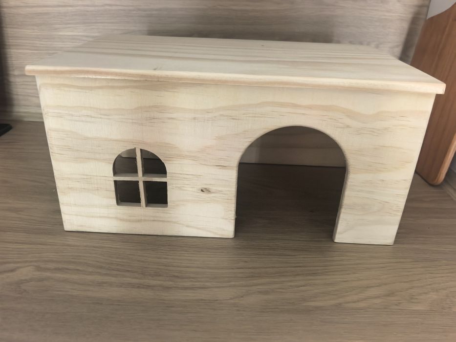 Дървена къщичка за гризачи, хамстери, морски свинчета и малки зайчета,