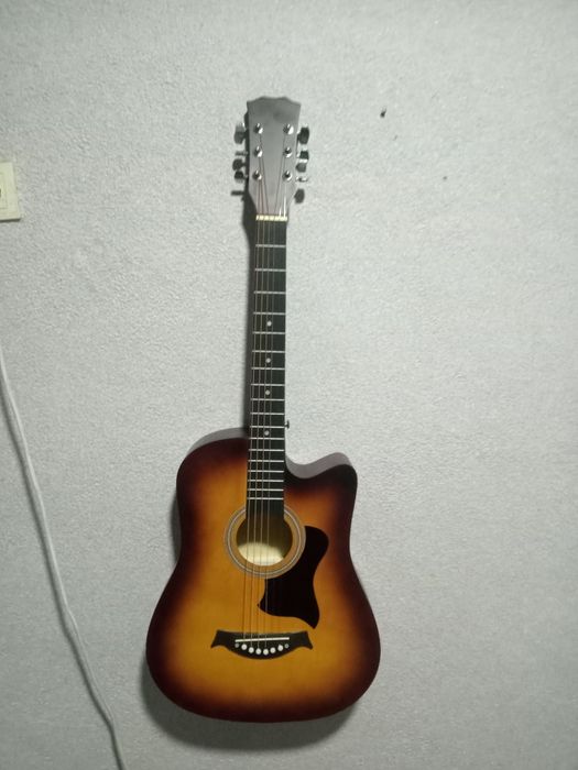 Продам гитару недорого