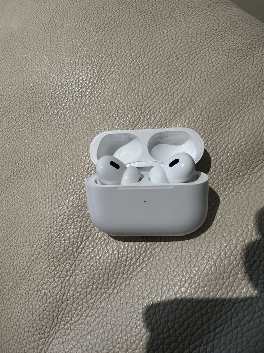 Наушники Apple Airpods pro 2nd generation with Wireless Magsafe белые