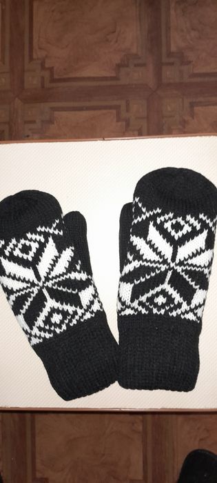 Продам утеплённые варежки.