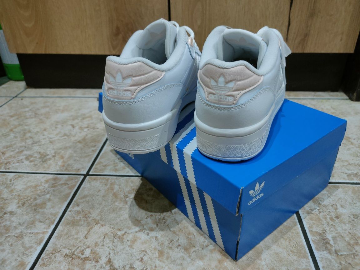 Adidas rivalry low