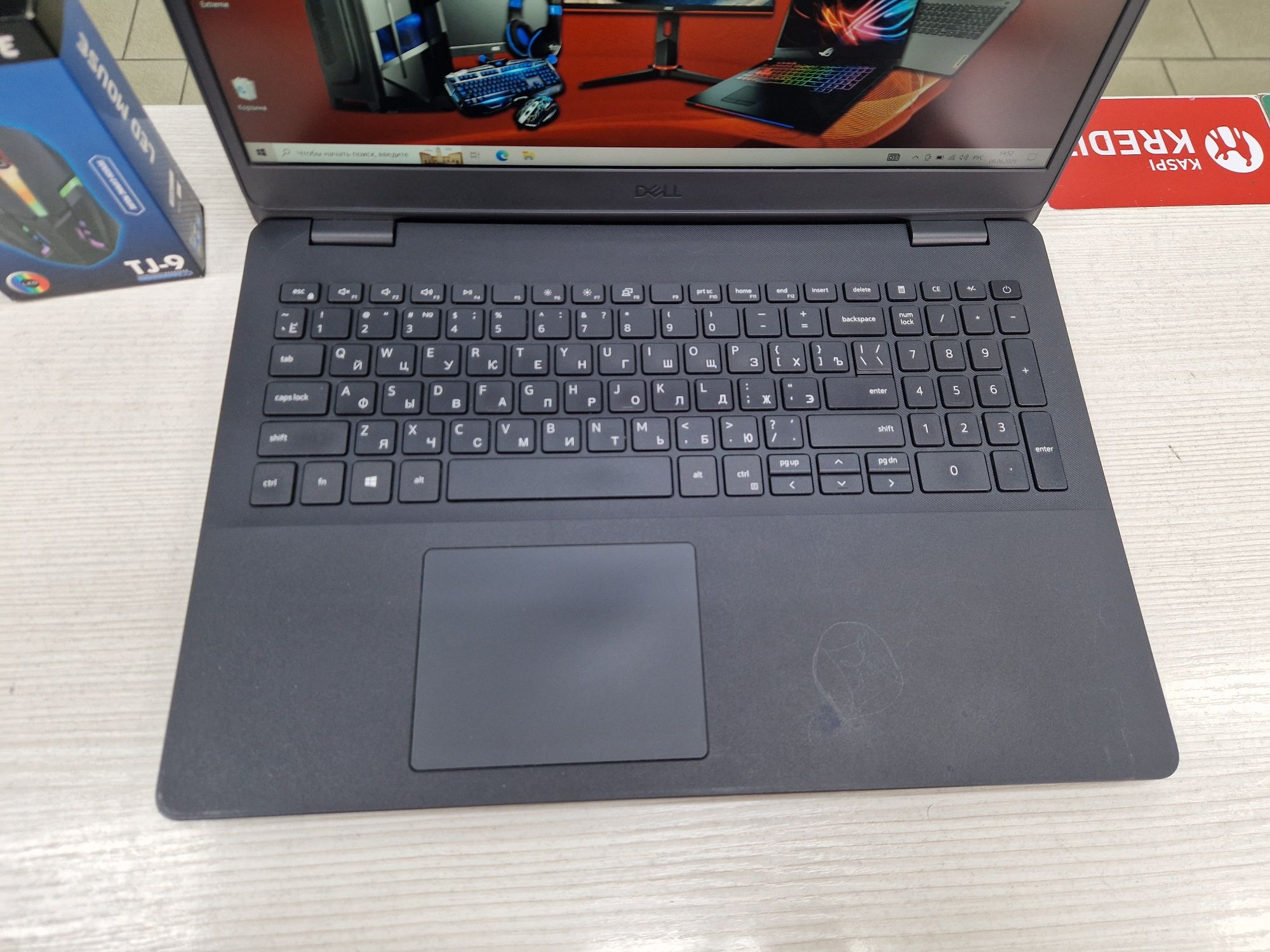 Dell (Core i3-1005G1, 8 Gb DDR4, 256 Gb SSD)