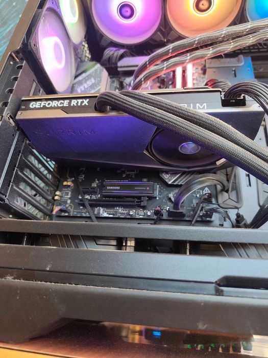 MSI RTX 4090 Suprim Liquid / Cooler Master Haf 700