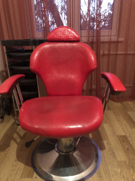 Продаю срочно! Парикмахерское кресло, тележка и мойка