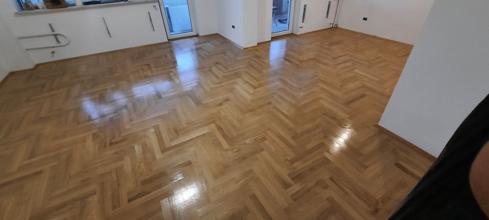 Rașchetare recondiționare slefuire montaj parchet  montaj parchetar