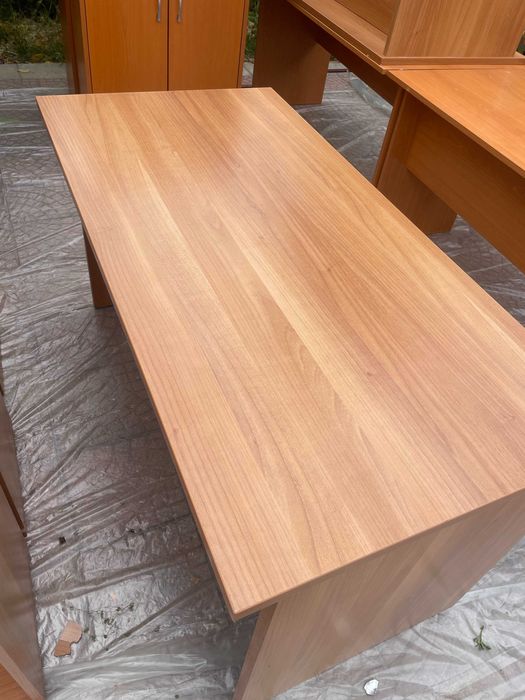 Офис оборудване - бюра, шкафове, етажерки