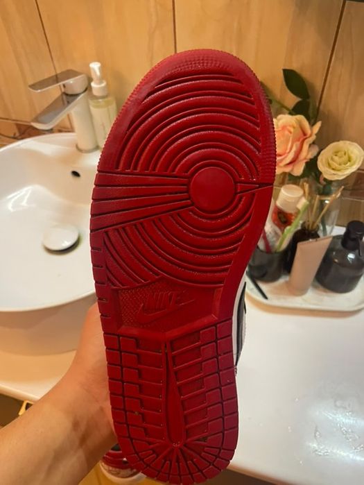 Jordan 1 low bred toe