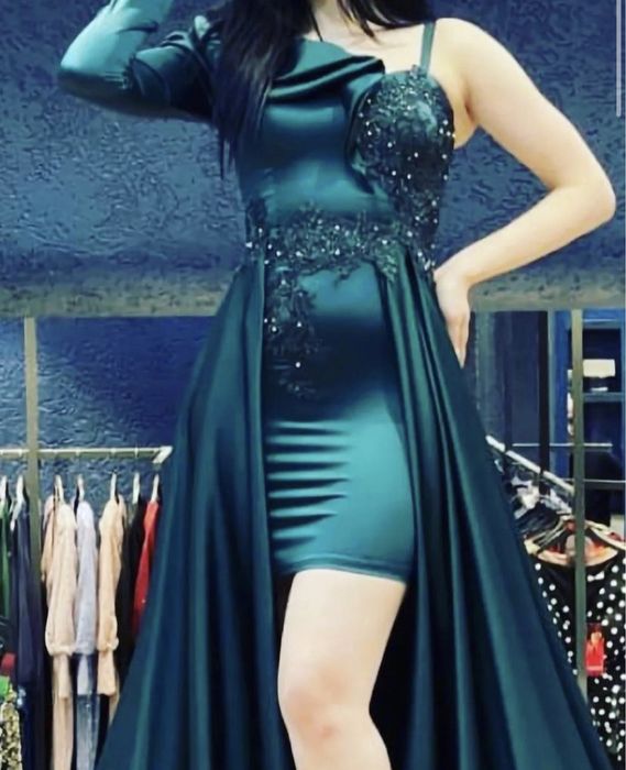 Тъмно зелена рокля