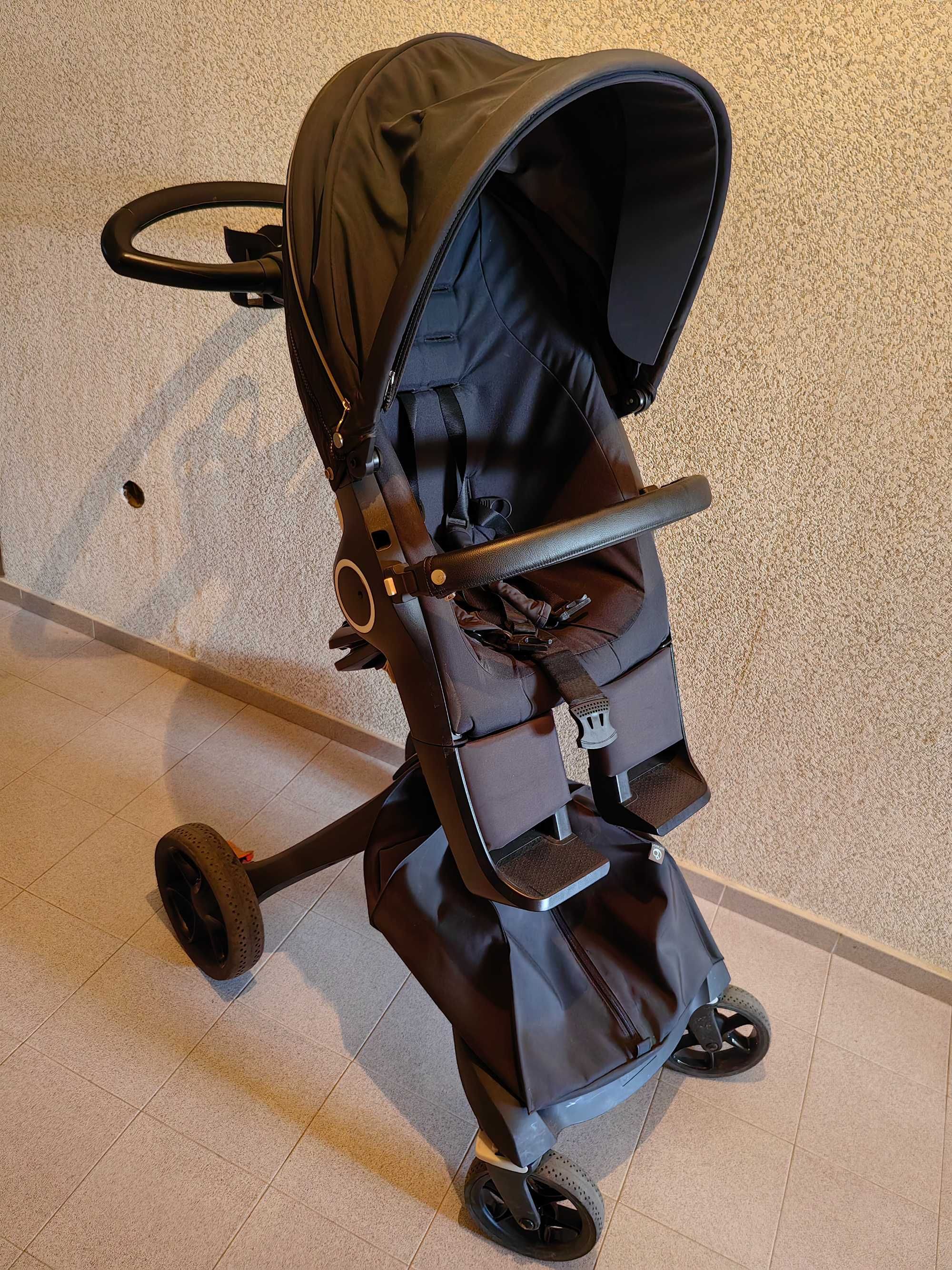 Stokke Xplory V6 black- НЕРАЗЛИЧИМ ОТ НОВ!