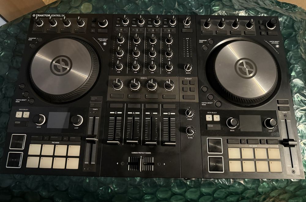 Vand consola Dj Traktor S4 Mk3