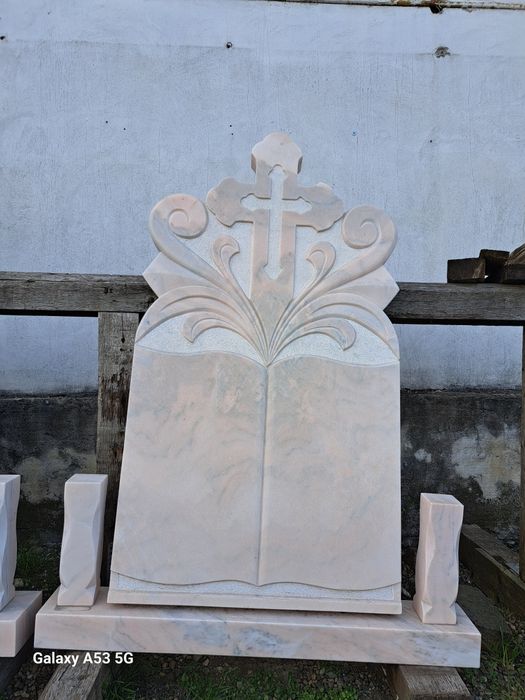 Cruci marmură și granit