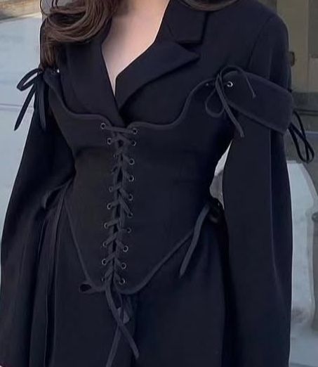 Чёрный корсет на завязках
