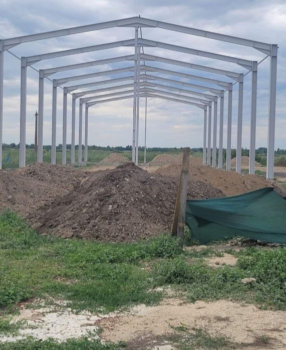 Vând hală metalică de pe stoc 10 m lățime cu 20 lungime cu tot cu mont