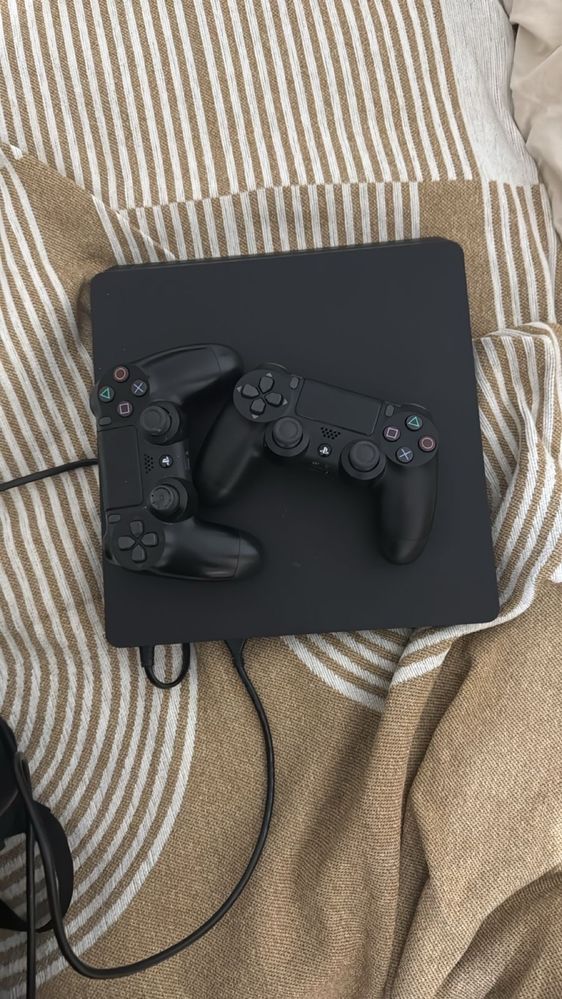 Playstation 4.  .