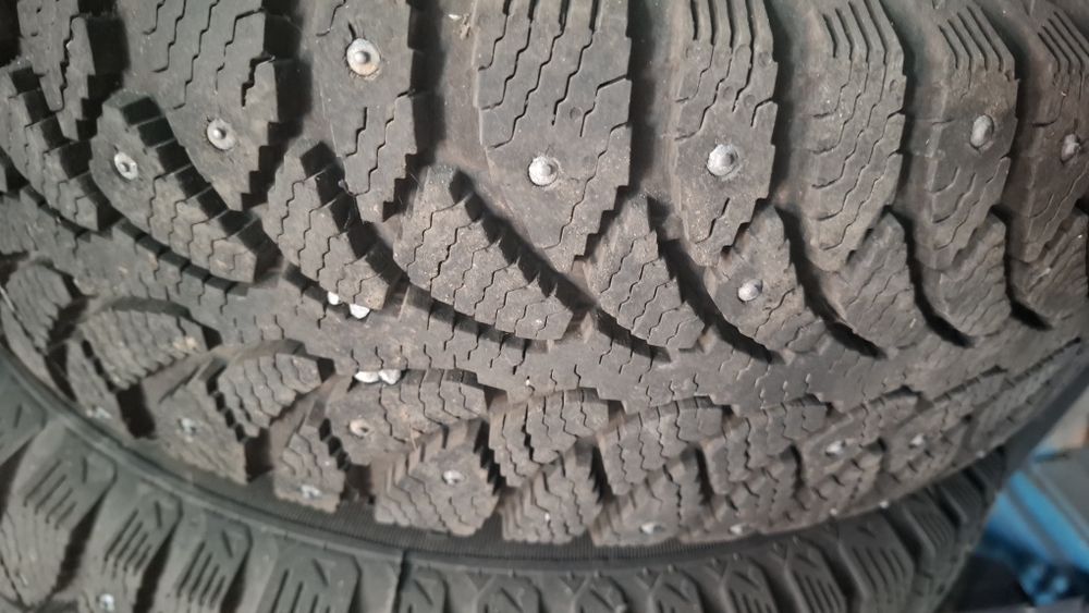 Продается зимние шипованные шины