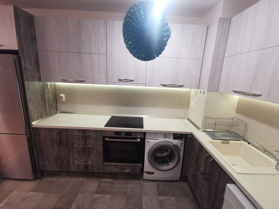 Тристаен апартамент под наем Варна кв. Бриз Варна  с паркомясто 1200лв