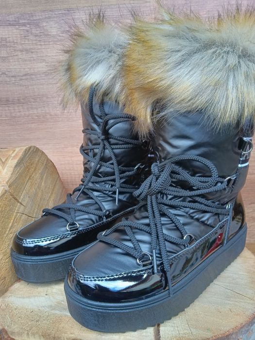 Дамски зимни апрески в сребристо сив цвят с пухче.