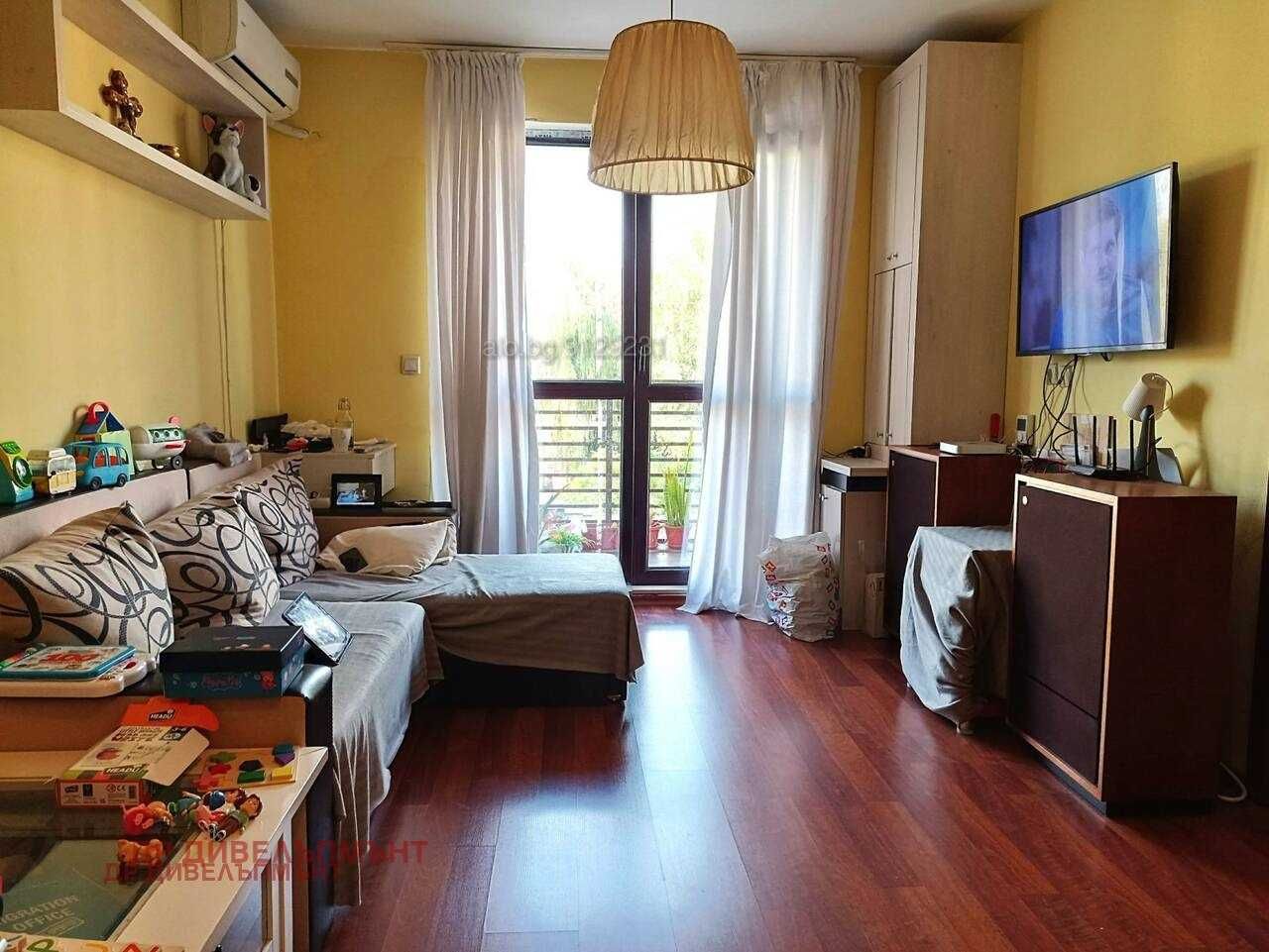 Дава се под наем Двустаен апартамент в София, Витоша - 62 кв.м за 612 € - Снимка #1