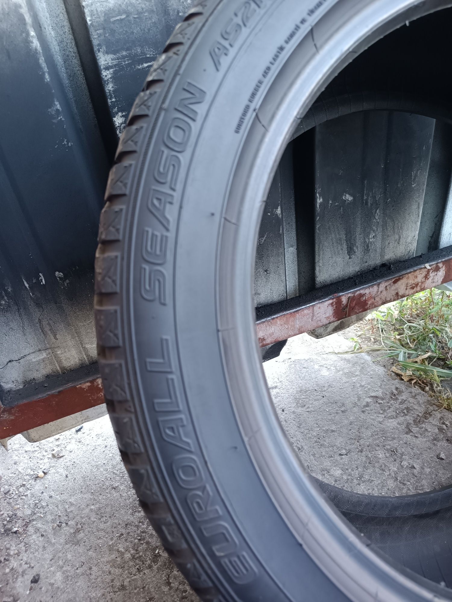 245/45/18 Falken