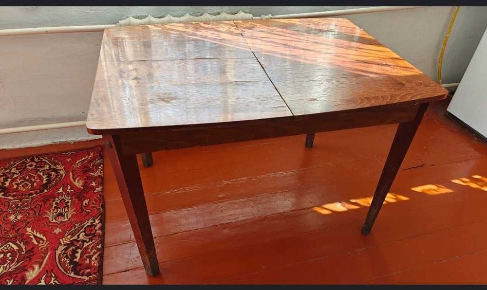 Стол на ножках высокий