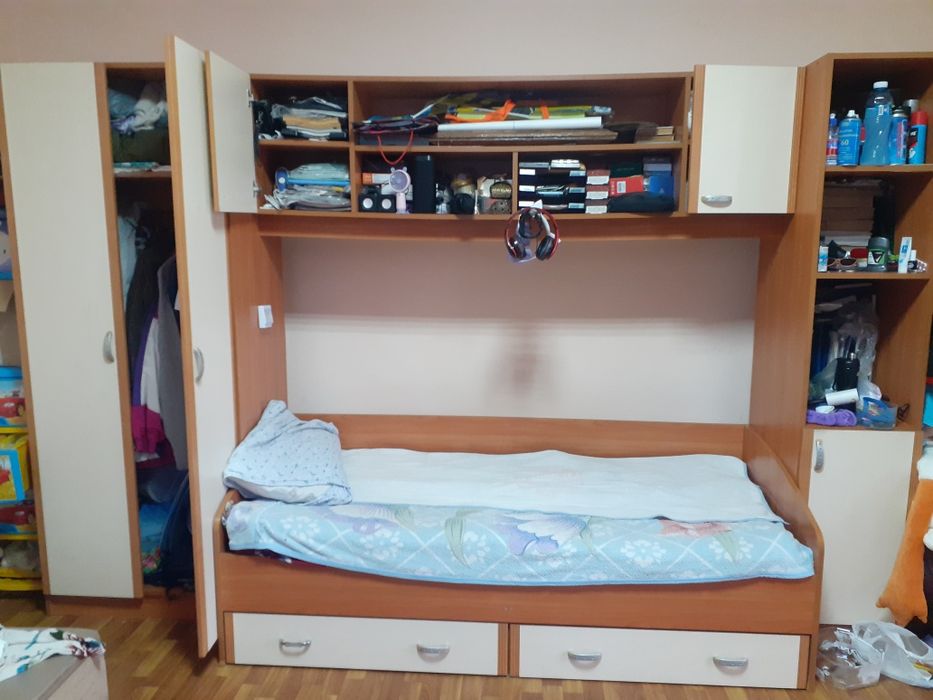 Кровать с антресолью и шкафами плюс стол тумбовый.