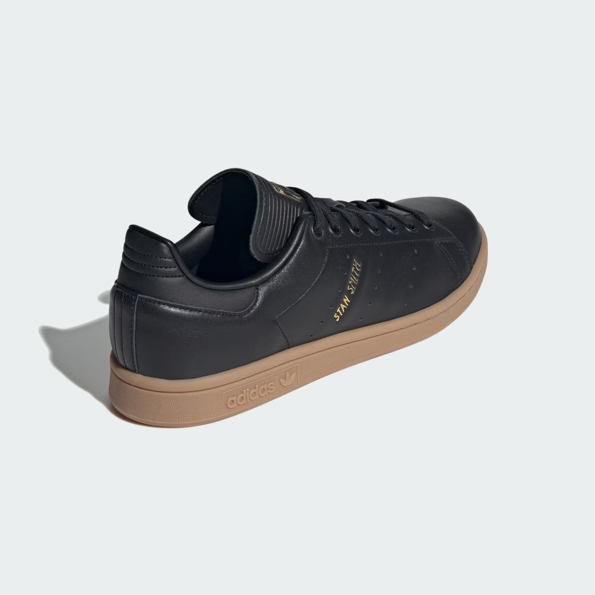 Adidas original Amerikadan keltirilgan USA razmeri 6 ,Euro razmeri 38.