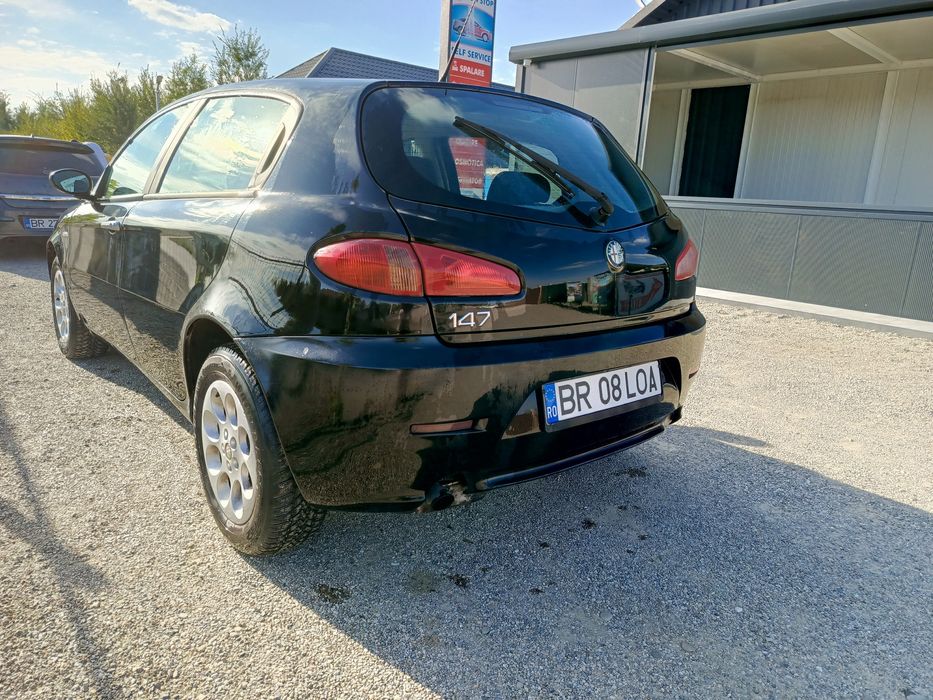 Vând Alfa Romeo 147
