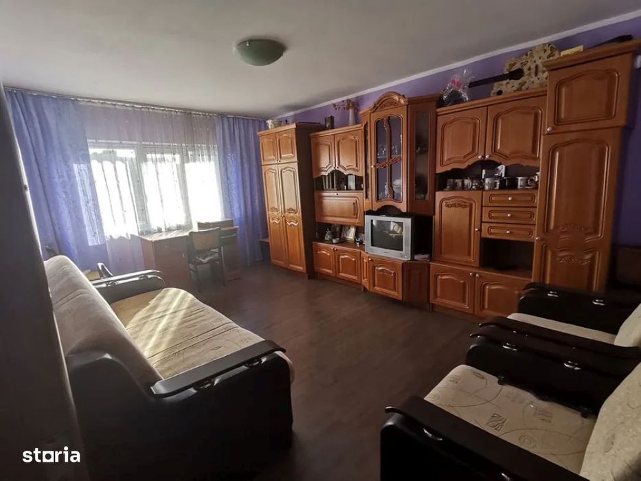 Apartament cu 3 camere in Piata Centrala