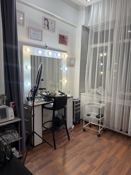 Визажный столик знркало