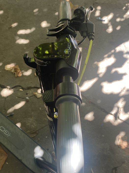 Trotinetă electrică Lexgo – 693 km, roți pline, foarte puțin folosită