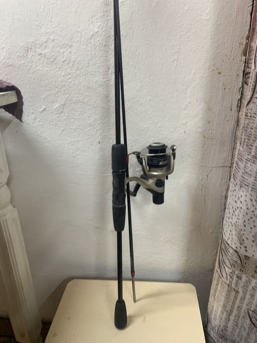 Продам спиннинг с катушкой