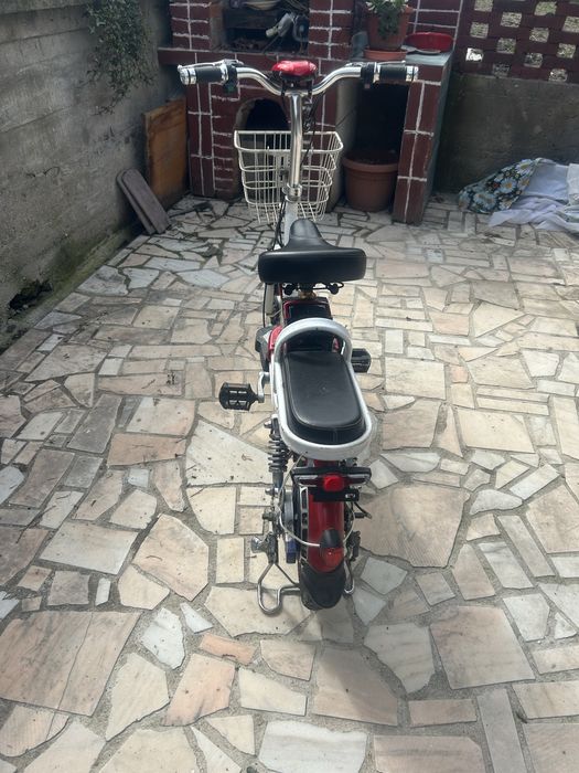 Scuter (bicicleta)electric