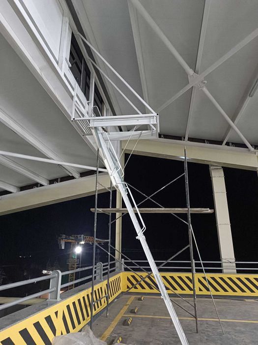 Чердачная лестница, люк, раскладная из анодированной стали. Италия.